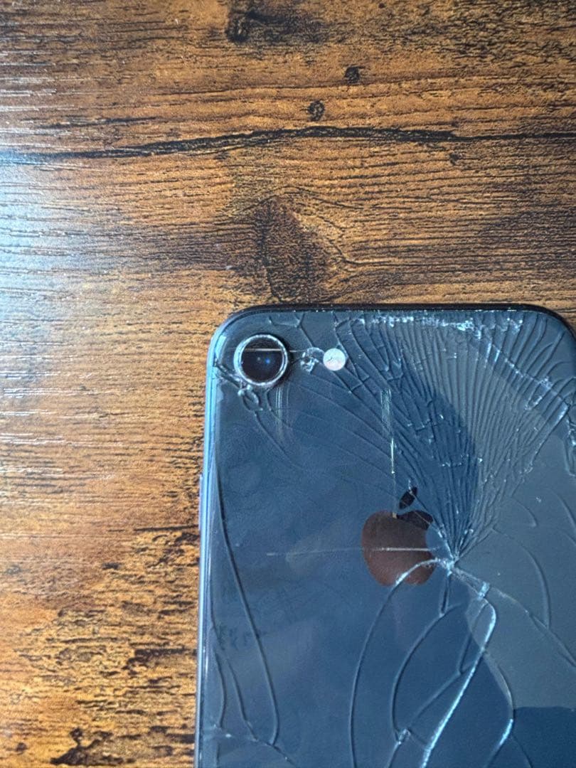 iPhone 8 Space Gray 64GB（画面・背面割れ）