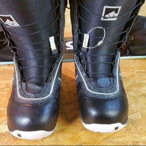 美品　BURTON　バートン 　スノーボードブーツ　送料無料2404