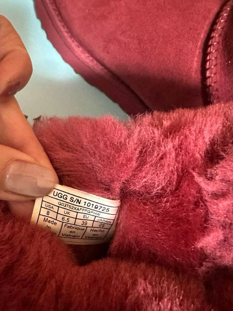 UGG バーガンディ ムートンブーツ リボン付き　美品