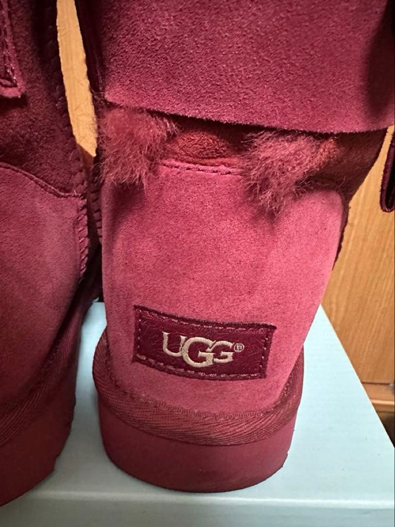 UGG バーガンディ ムートンブーツ リボン付き　美品