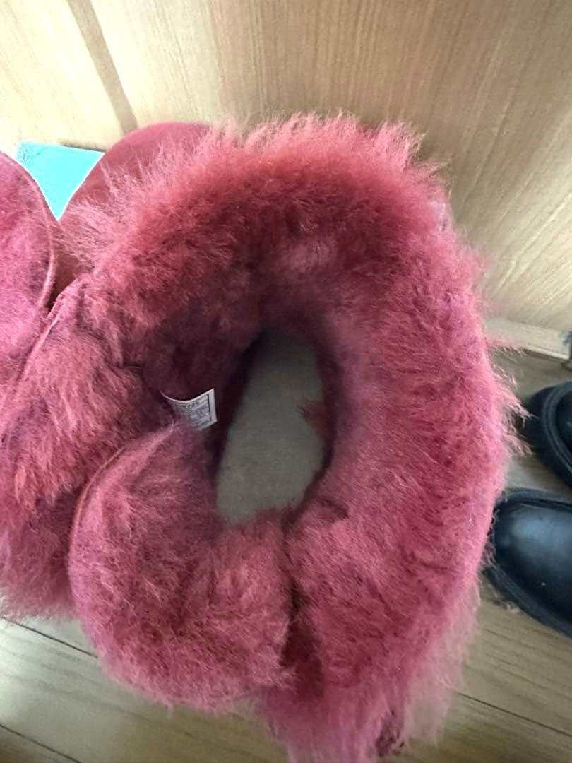UGG バーガンディ ムートンブーツ リボン付き　美品