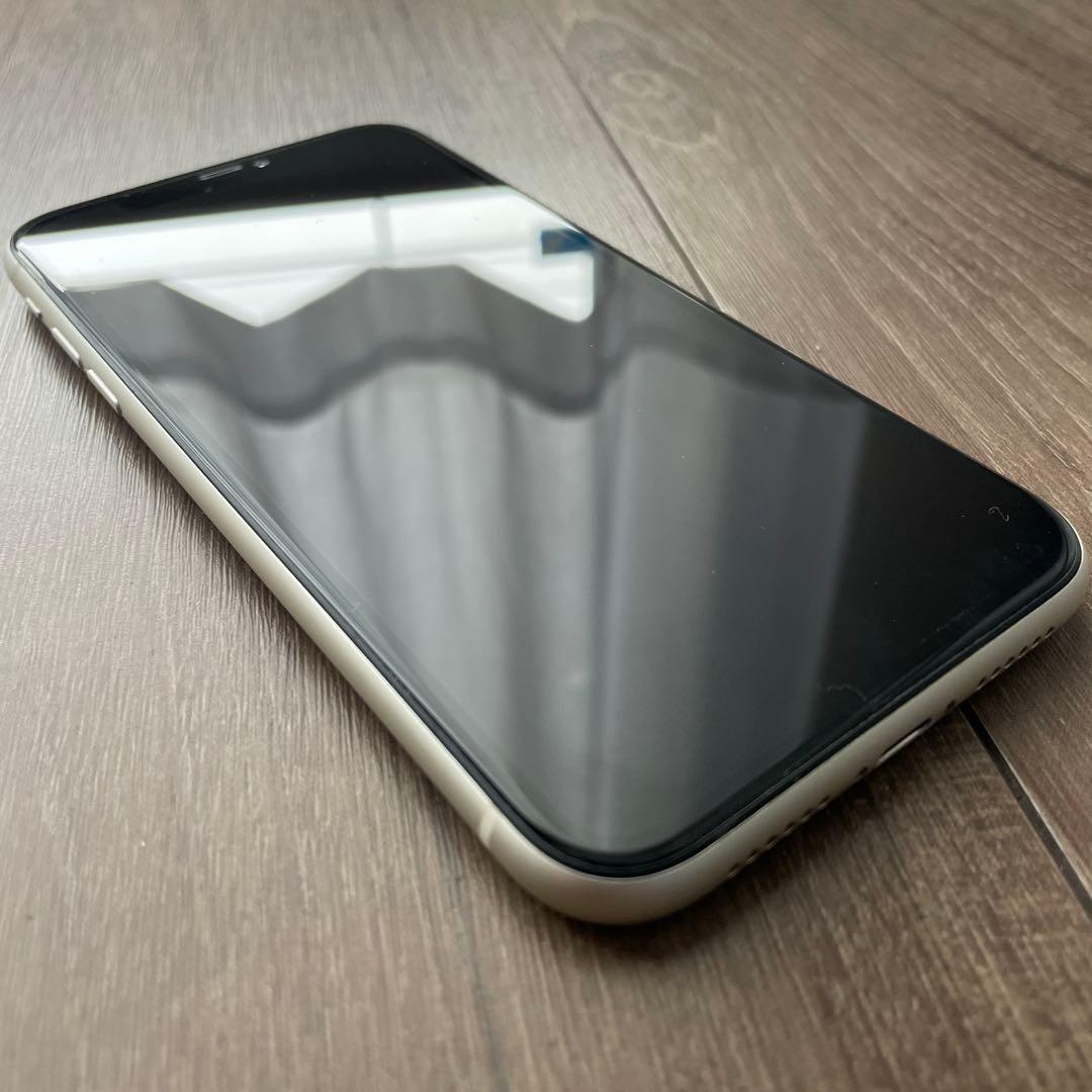 iPhone11 本体　64GB スマホ　スマートフォン　ホワイト　ケース付き