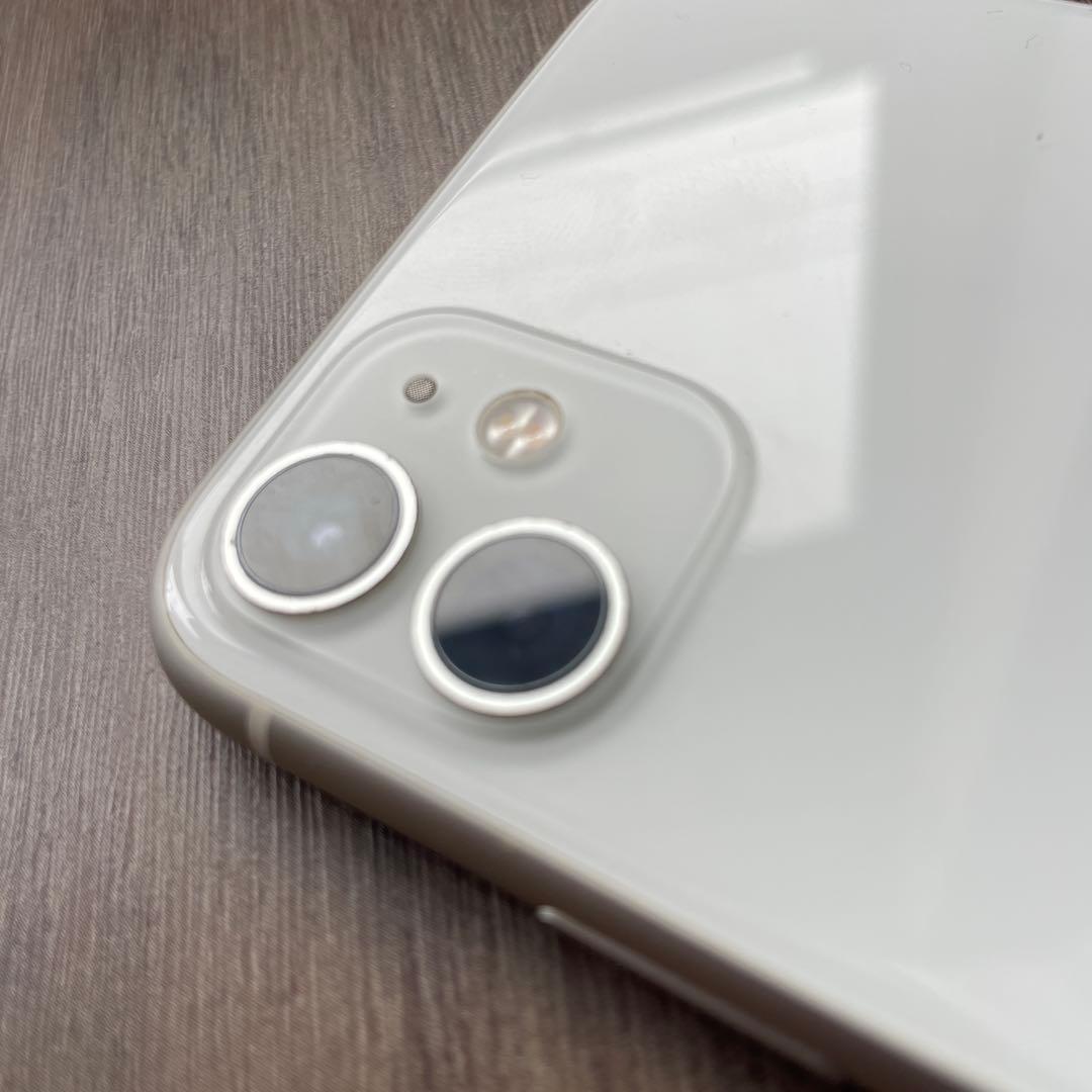 iPhone11 本体　64GB スマホ　スマートフォン　ホワイト　ケース付き