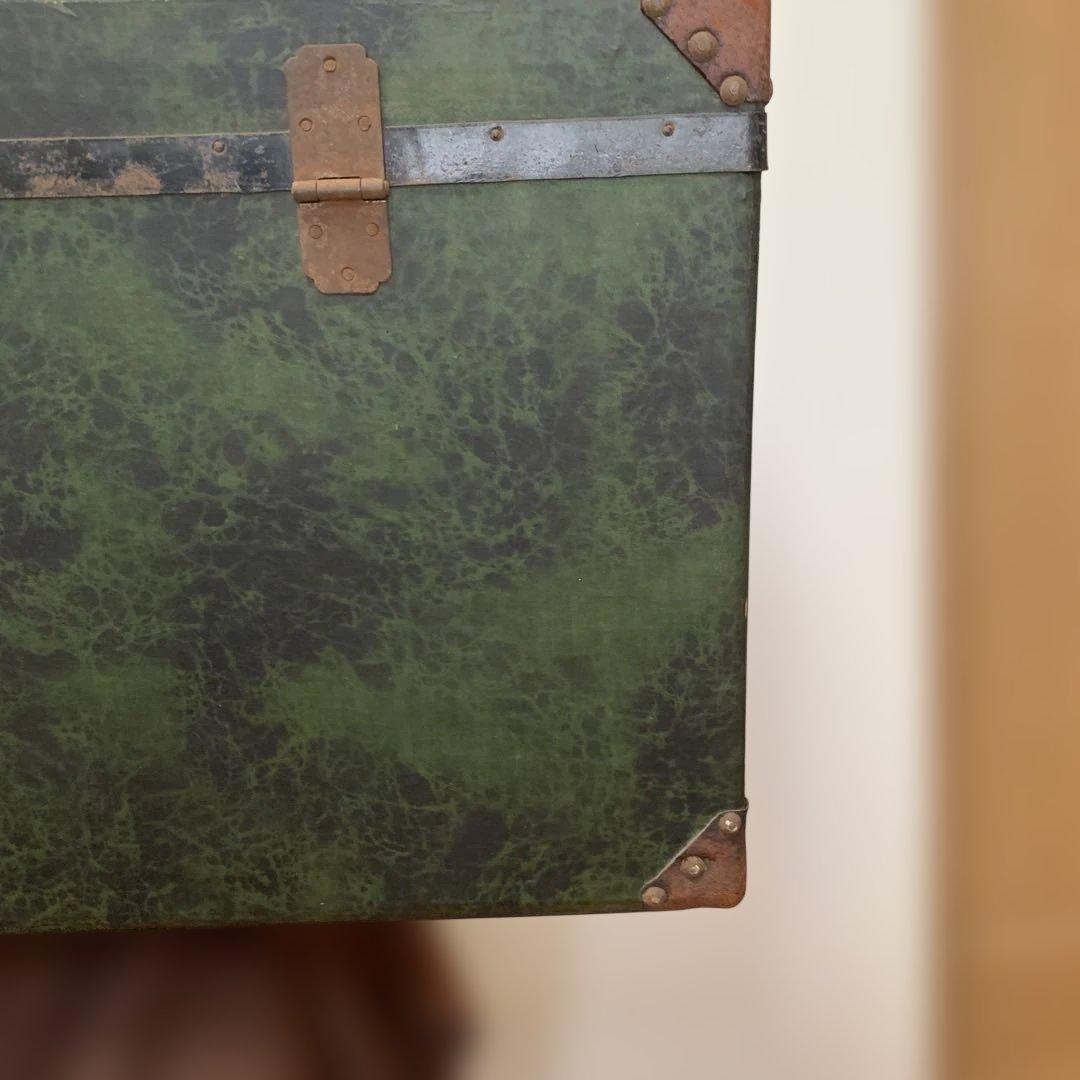 昭和レトロ/緑色の木製トランク 金色のエンブレム付き/収納箱/オブジェ/年代物