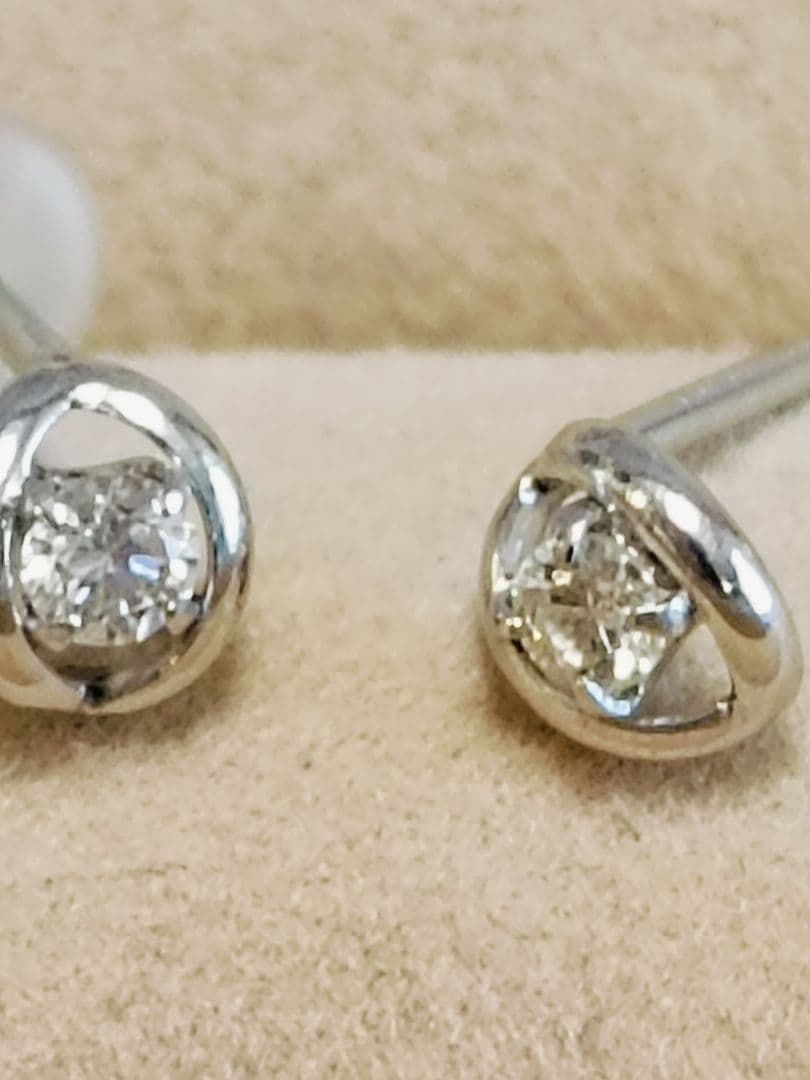 み*た様 ELLE PT900 ダイヤ0.03/0.03キラキラピアス送料込み