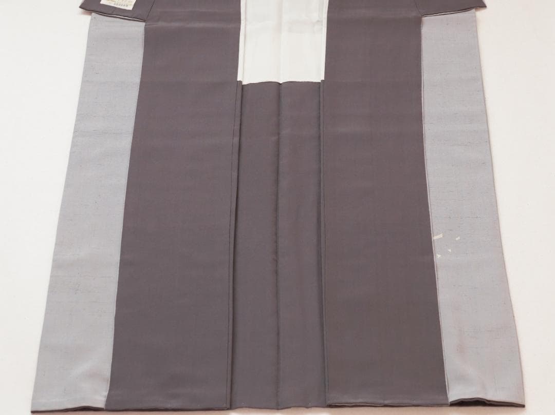 ペールグレーの上質な紬　佐伯武晴　作家物　正絹