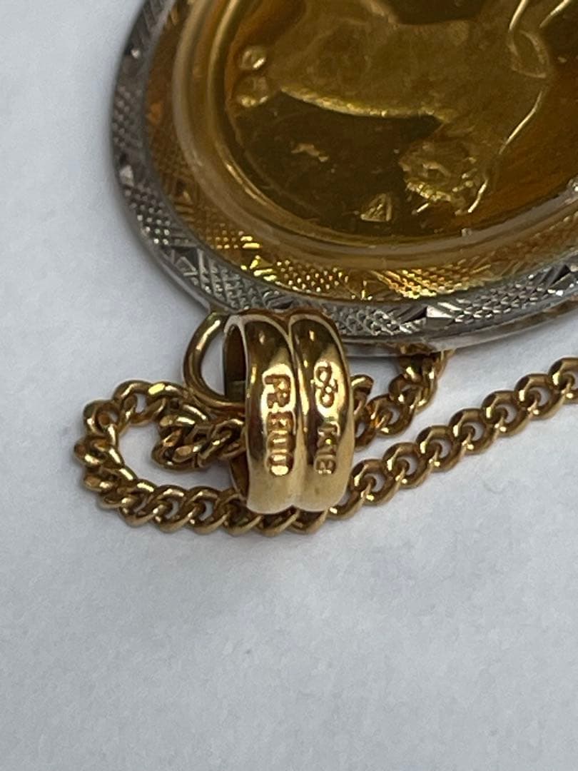 18金ゴールド製のペンダントネックレス 箱付き中古良品