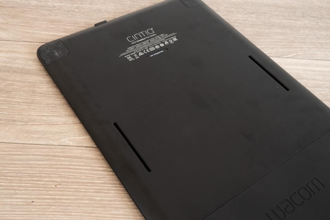 動作OK！Wacom 液晶ペンタブレットCintiq 13HD DTK-1301