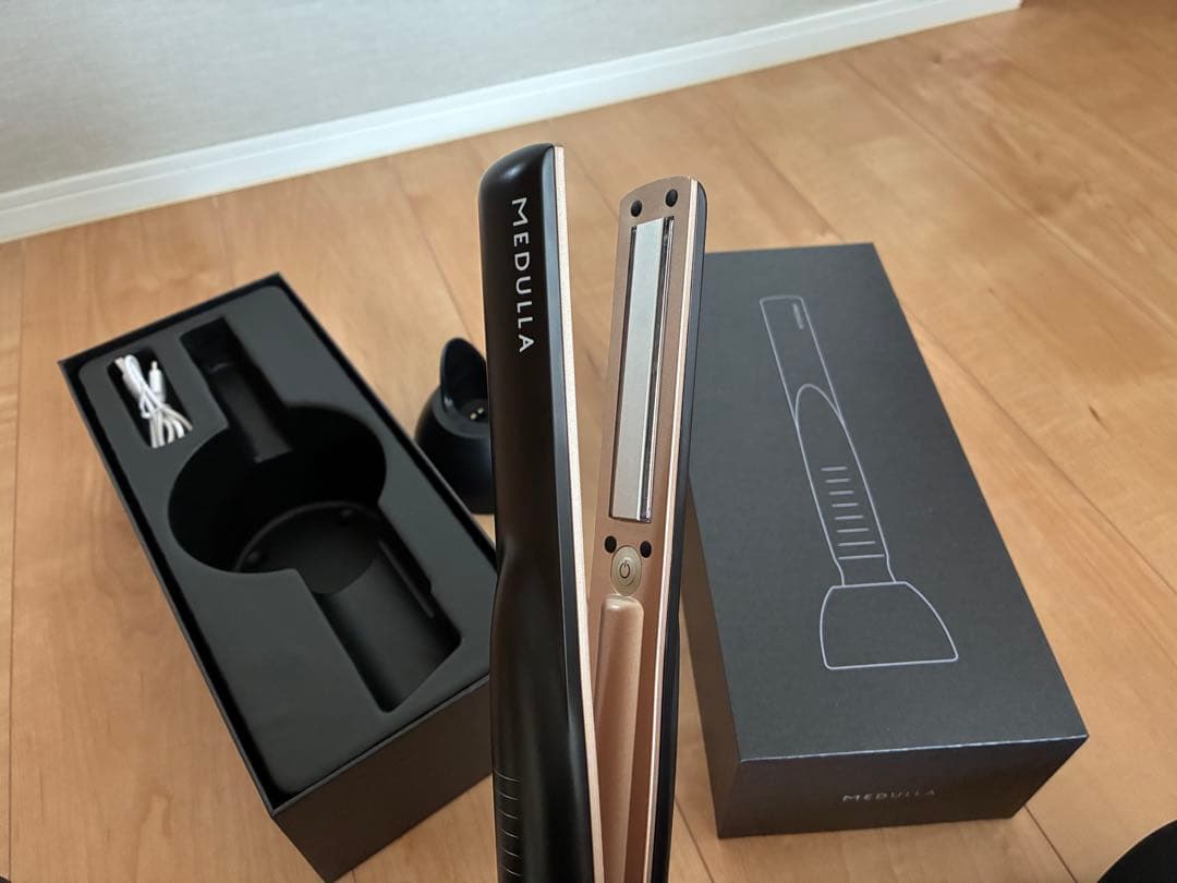 MEDULLA 超音波アイロン　ブラック/ゴールド