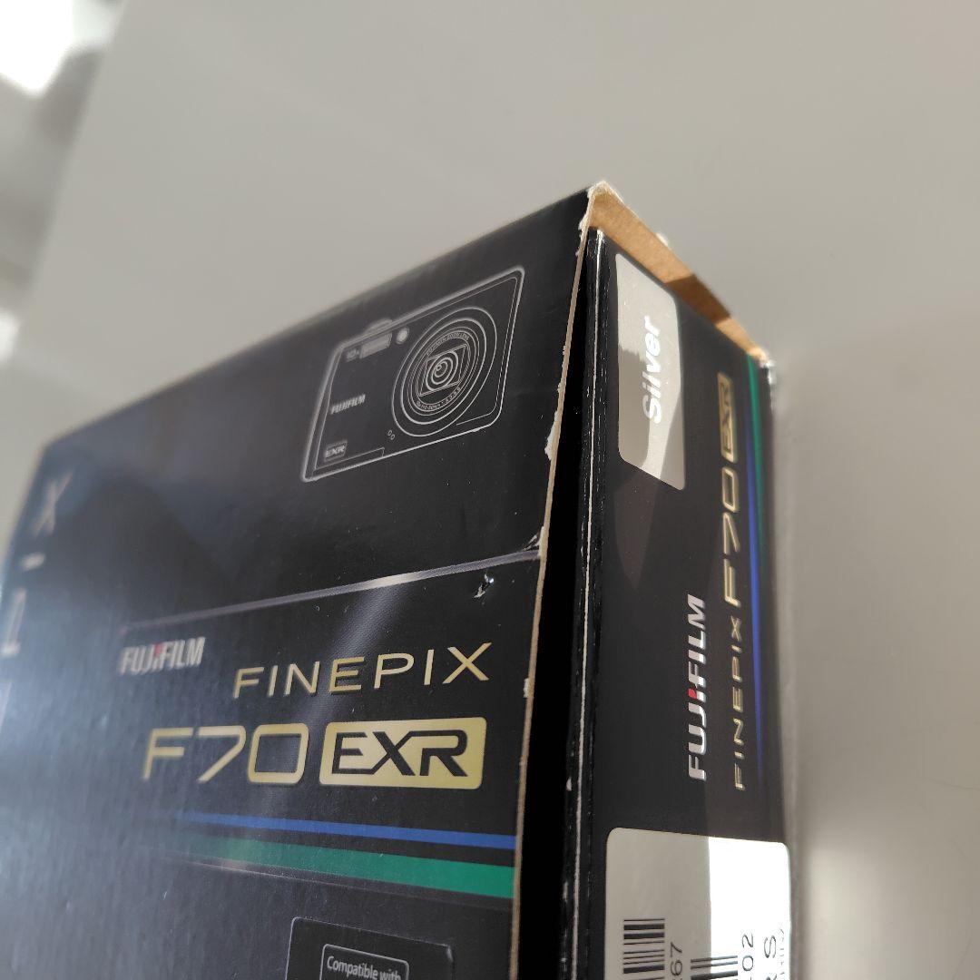 デジカメ　デジタルカメラ　FINEPIX F70EXR FUJIFILM
