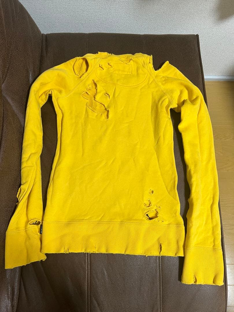 L.G.B. ルグランブルーイエロートレーナー スリーブカットアウト