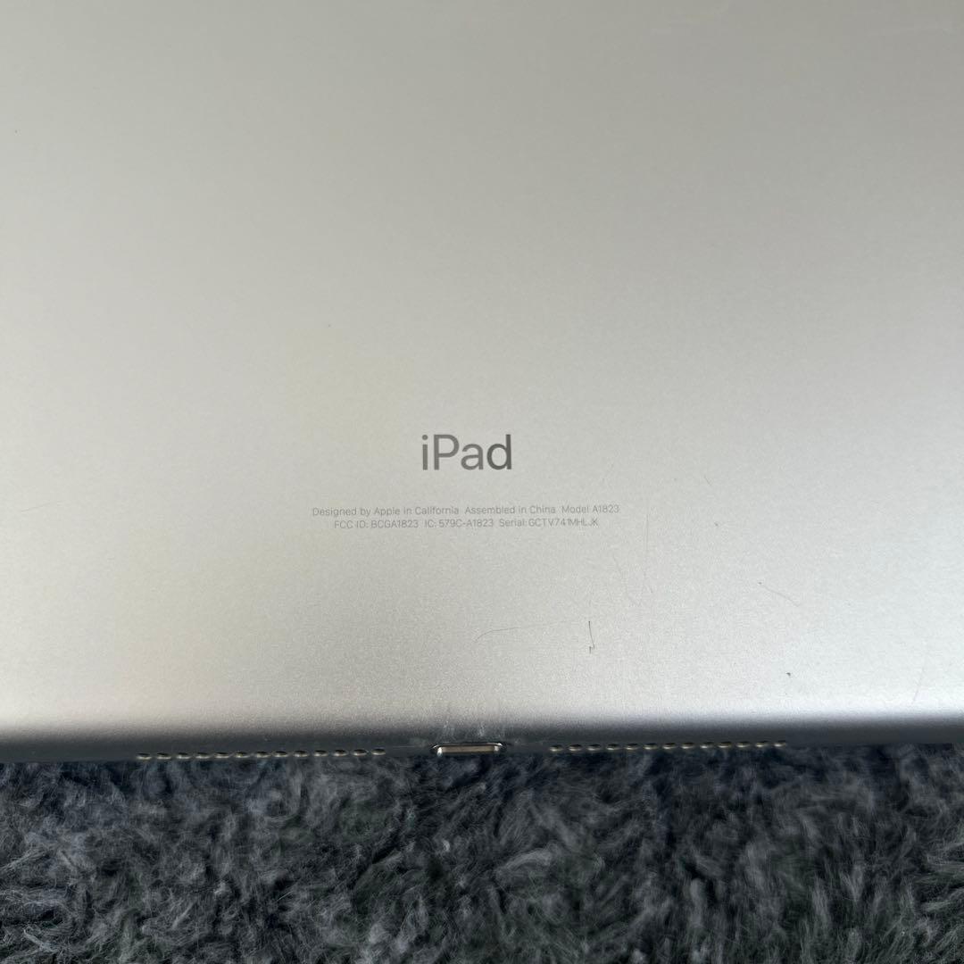 iPad 第5世代 9.7 Wi-Fi + Cellular 32GB カバー付