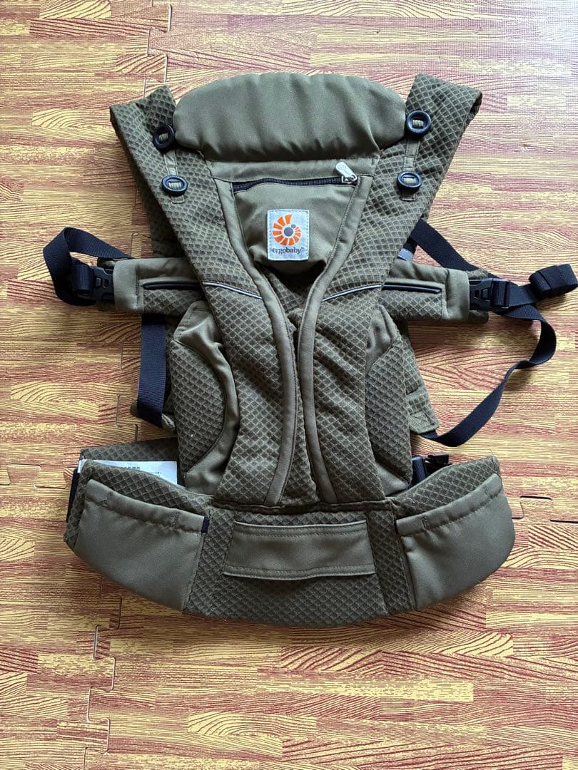 ergobaby オムニブリーズ　オリーブグリーン　抱っこ紐