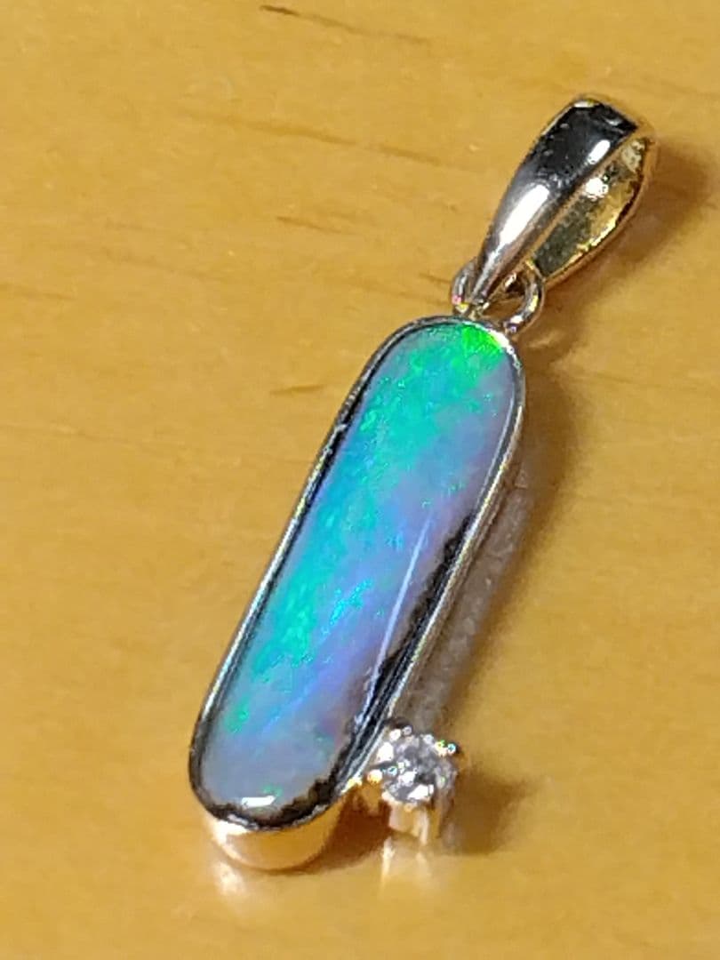 専用◆k18プチボルダーオパール、ダイヤモンドつきペンダントトップ
