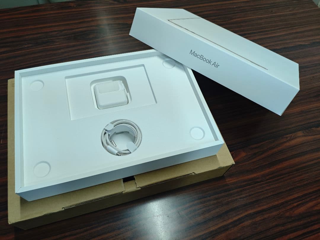 MacBook Air 13.6インチM3 2024年モデル8GB/256GB