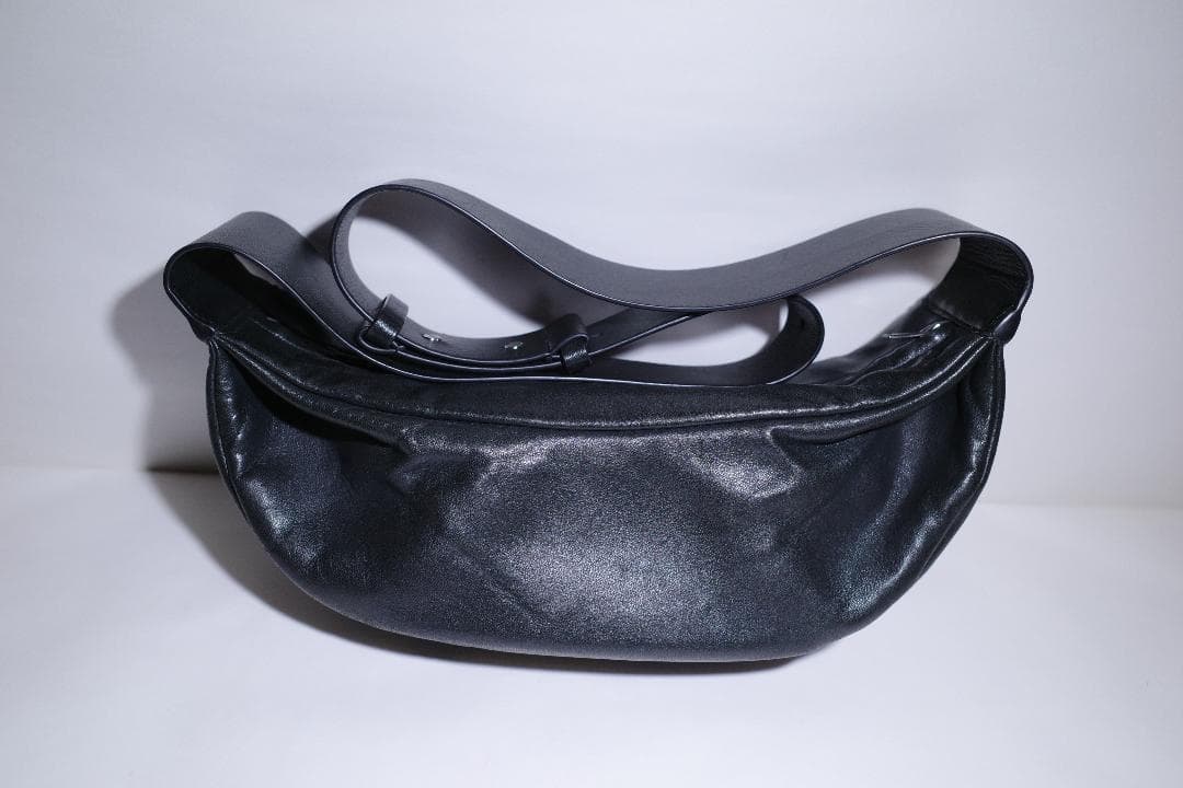 COS レザー プリーツベルトバッグ ブラック