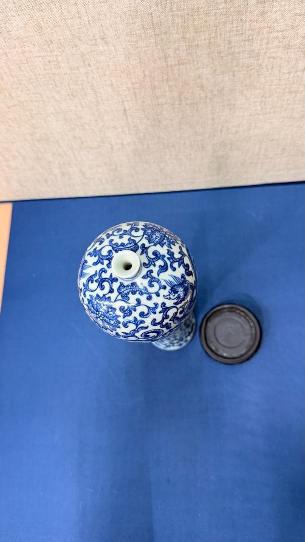 【在銘】中国古作写・青花唐草文 高瓶｜官窯様式｜木台付｜一点物