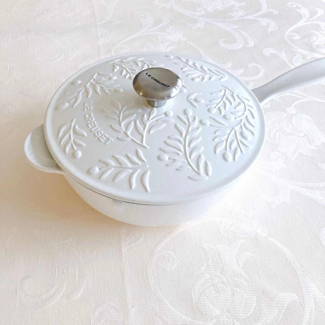 【限定】ル・クルーゼ ソーシエ(ソースパン) オリーブブランチレリーフ ホワイト