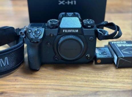 FUJIFILM X-H1本体　XF35mm f2 R WRレンズ