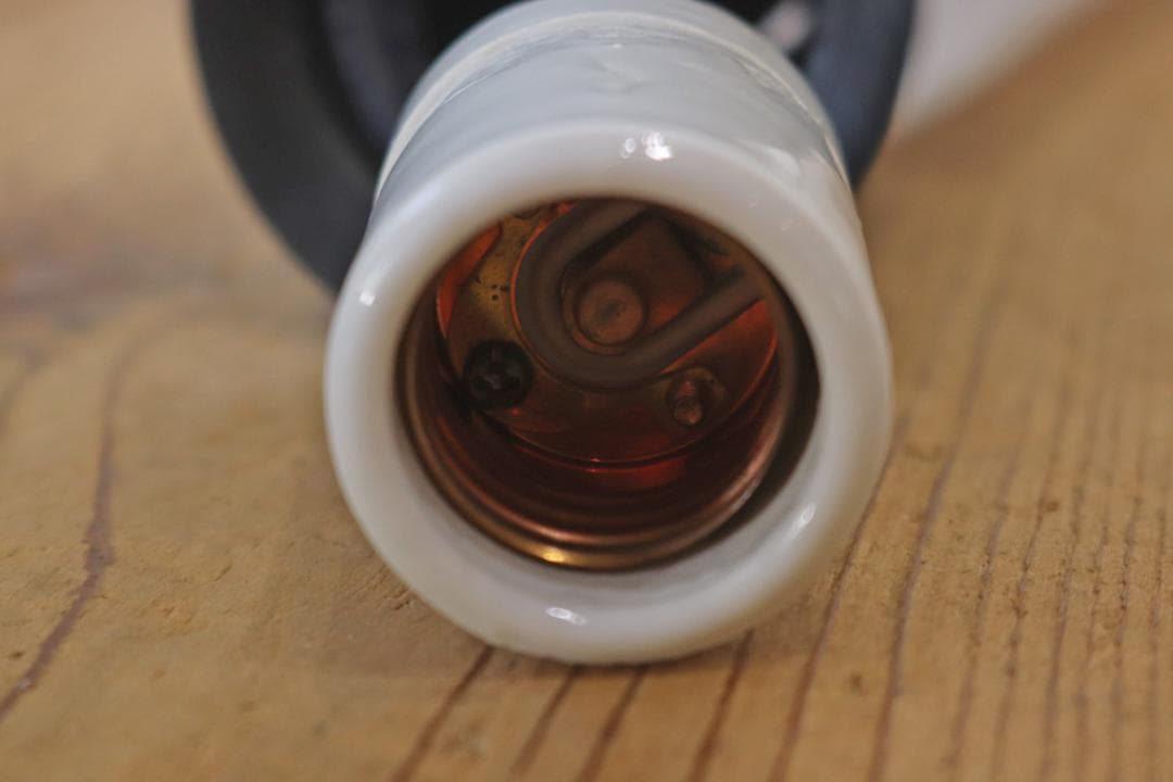 レトロ ペンダントライト 照明 吊り下げ ガラス シェード 白 ヴィンテージ