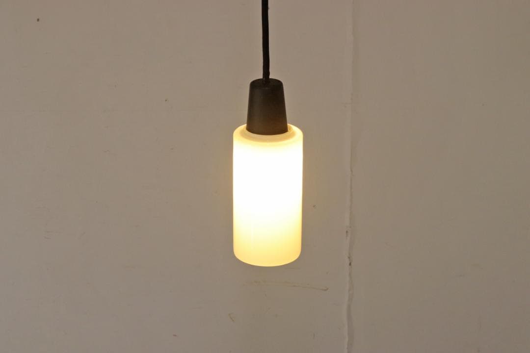 レトロ ペンダントライト 照明 吊り下げ ガラス シェード 白 ヴィンテージ