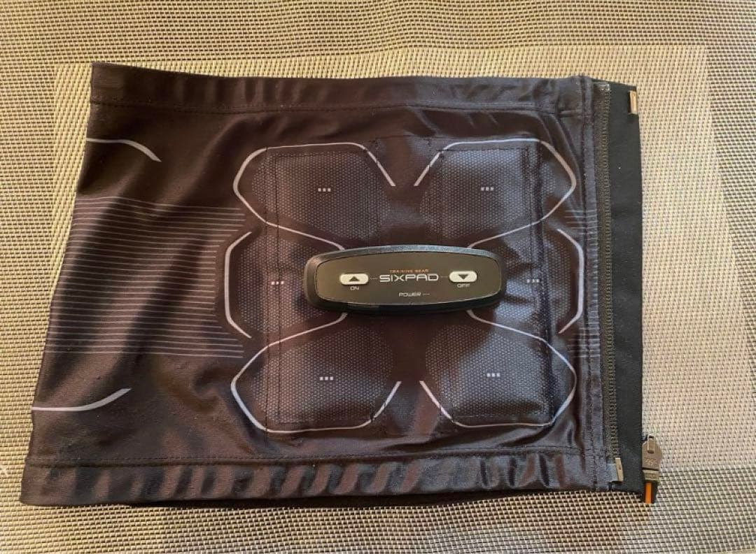 ☆美品・匿名発送☆ SIXPAD パワースーツライトアブス Sサイズ