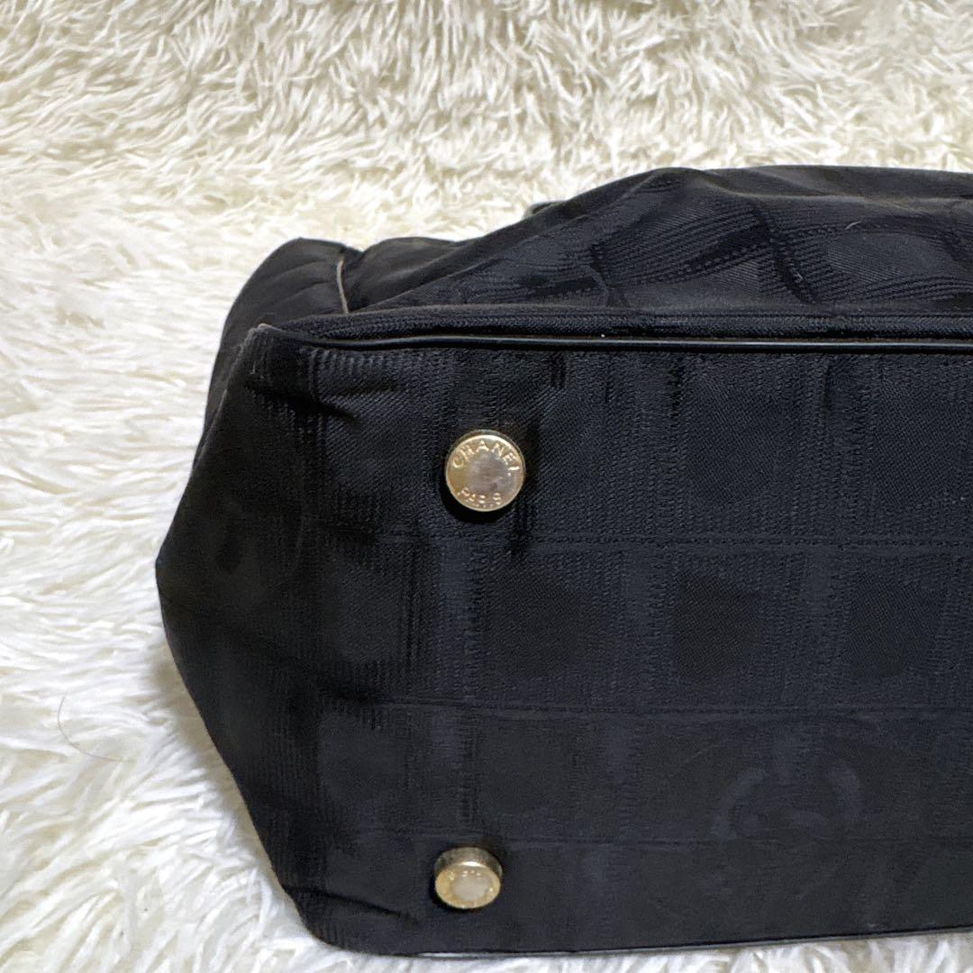 CHANEL ニュートラベルライン PM ココマーク ハンドバッグ 底鋲 8番台