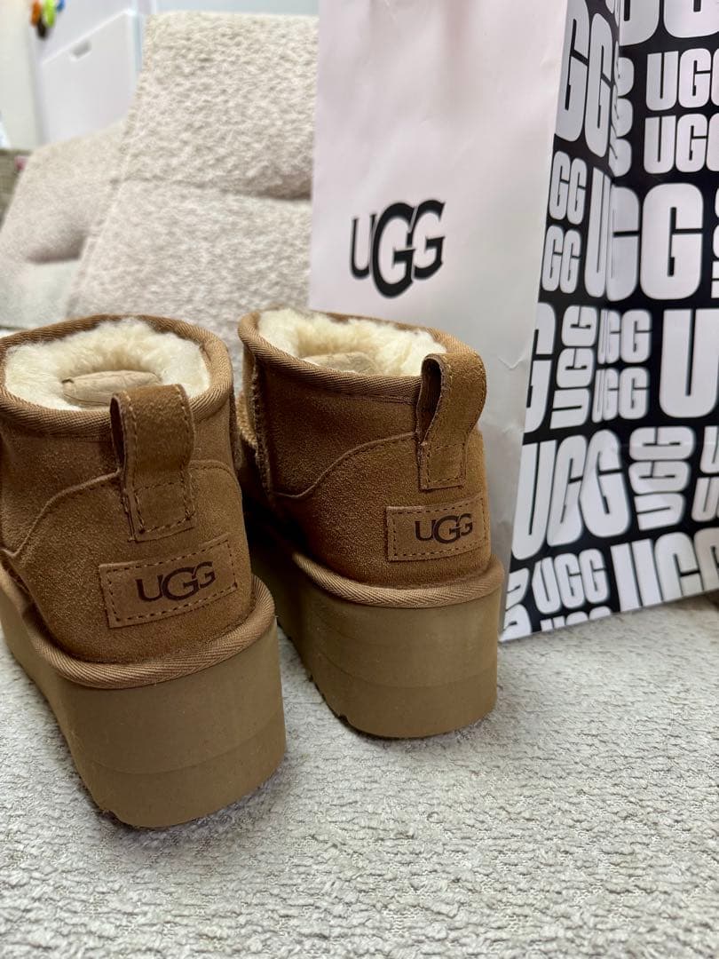 UGG クラシック ウルトラ ミニ プラットフォーム 厚底ブーツ 24㎝
