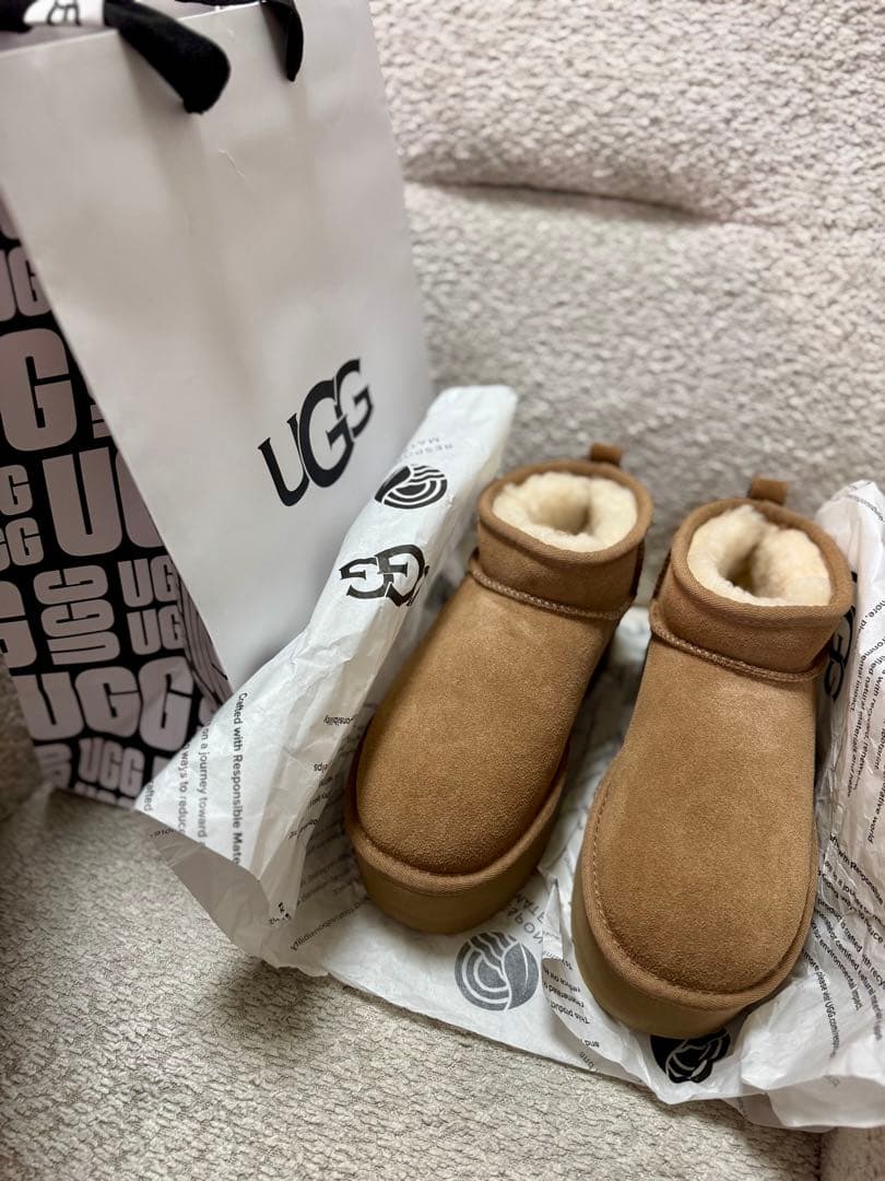 UGG クラシック ウルトラ ミニ プラットフォーム 厚底ブーツ 24㎝