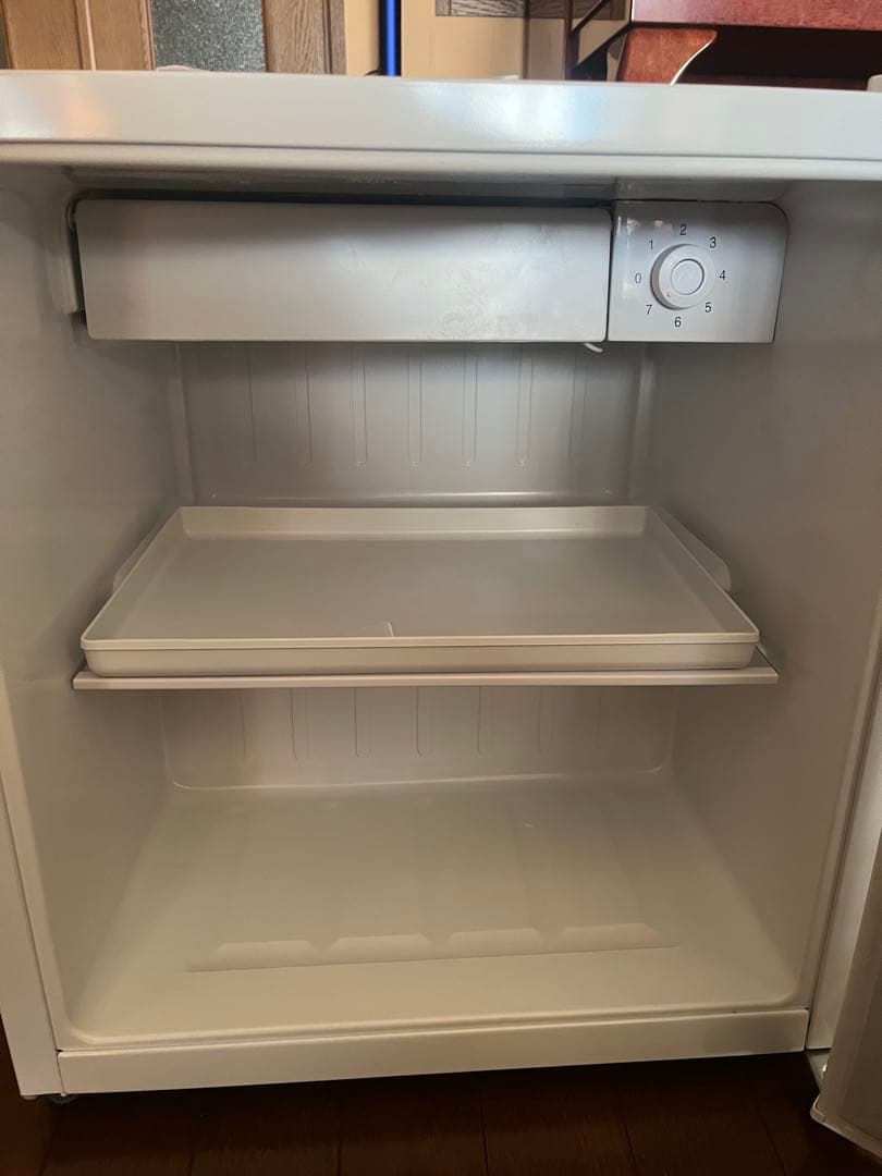 ホワイト冷蔵庫 2段棚 温度調整ダイヤル付き　47L