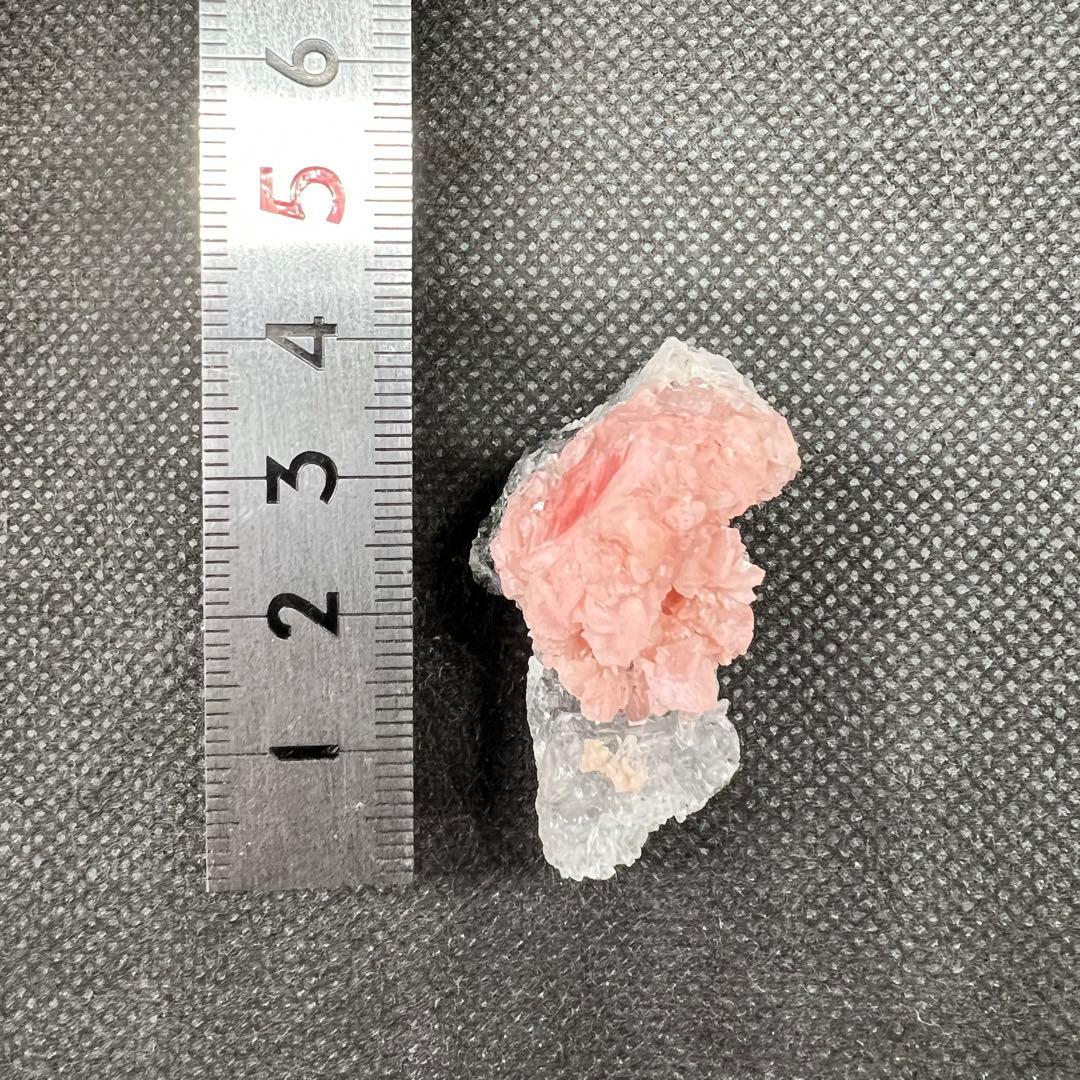 中国　広西チワン族自治区産　クォーツクラスター共生ロードクロサイト