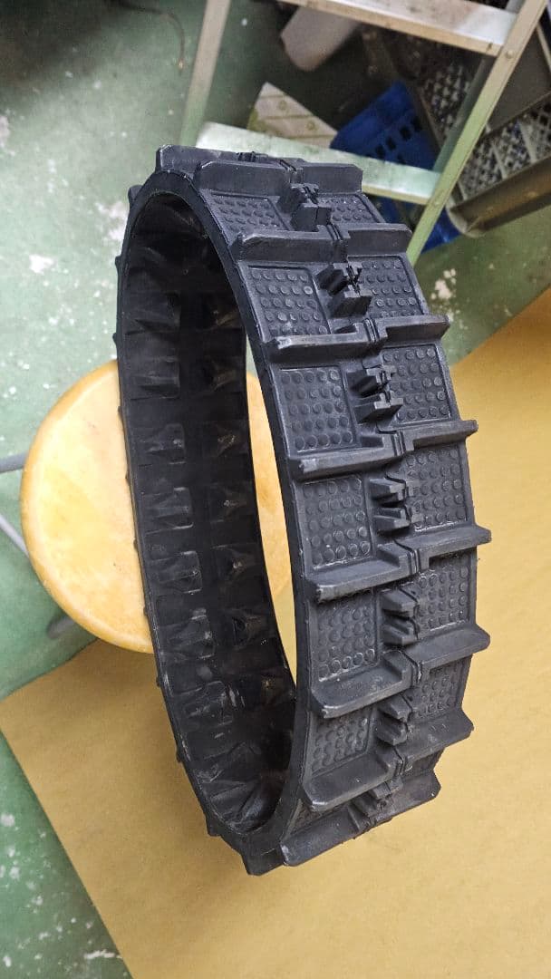 未使用(仮合わせのみ)1本、ホンダ 純正 除雪機 クローラー 12-60×20