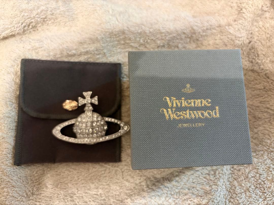 ヴィヴィアンウエストウッド オーブ ブローチ 国内正規店購入