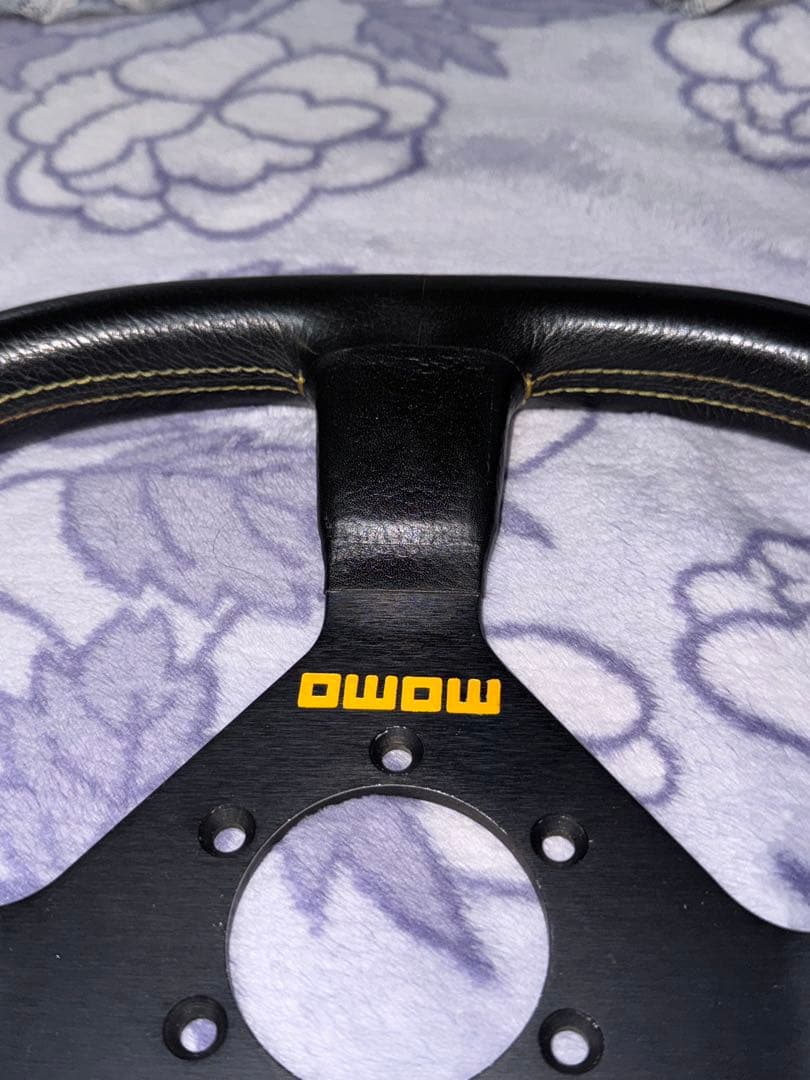 MOMO ヴェローチェレーシングステアリング　350mm