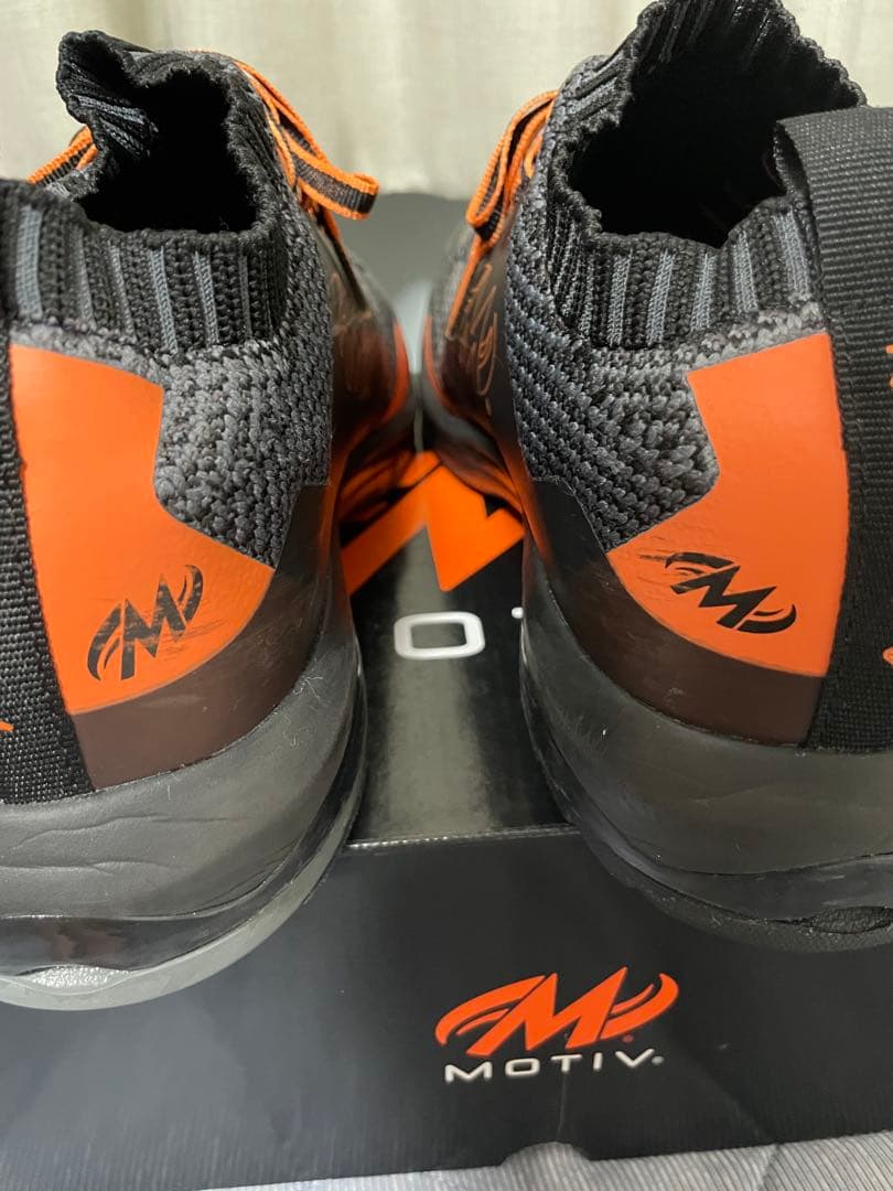 値下げ ボウリングシューズ MOTIV モーティブ 27cm右投げ