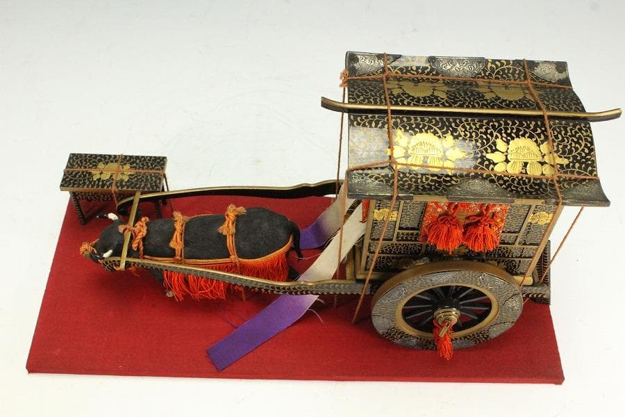 古い 唐草蒔絵 牛車 雛道具 置物(K-XA958)
