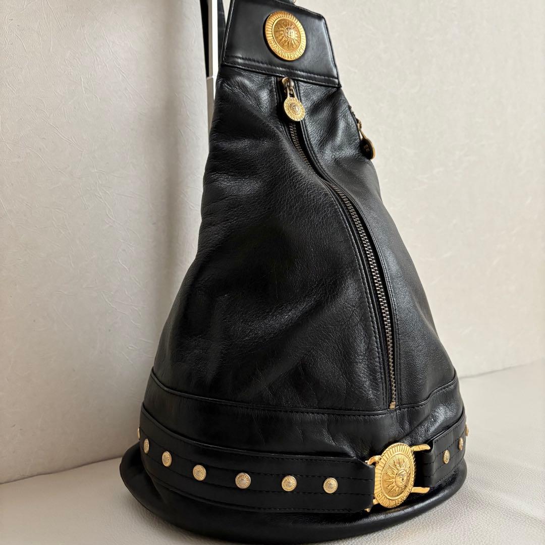 【良品】【ヴェルサーチ】メデューサ レザー ワンショルダーバッグ 黒
