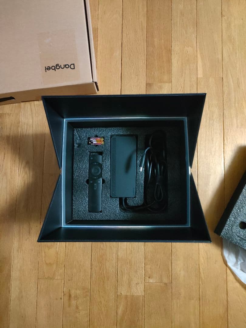 Dangbei DBX3 Pro4Kプロジェクター 本体 、台、ファイヤー4K付