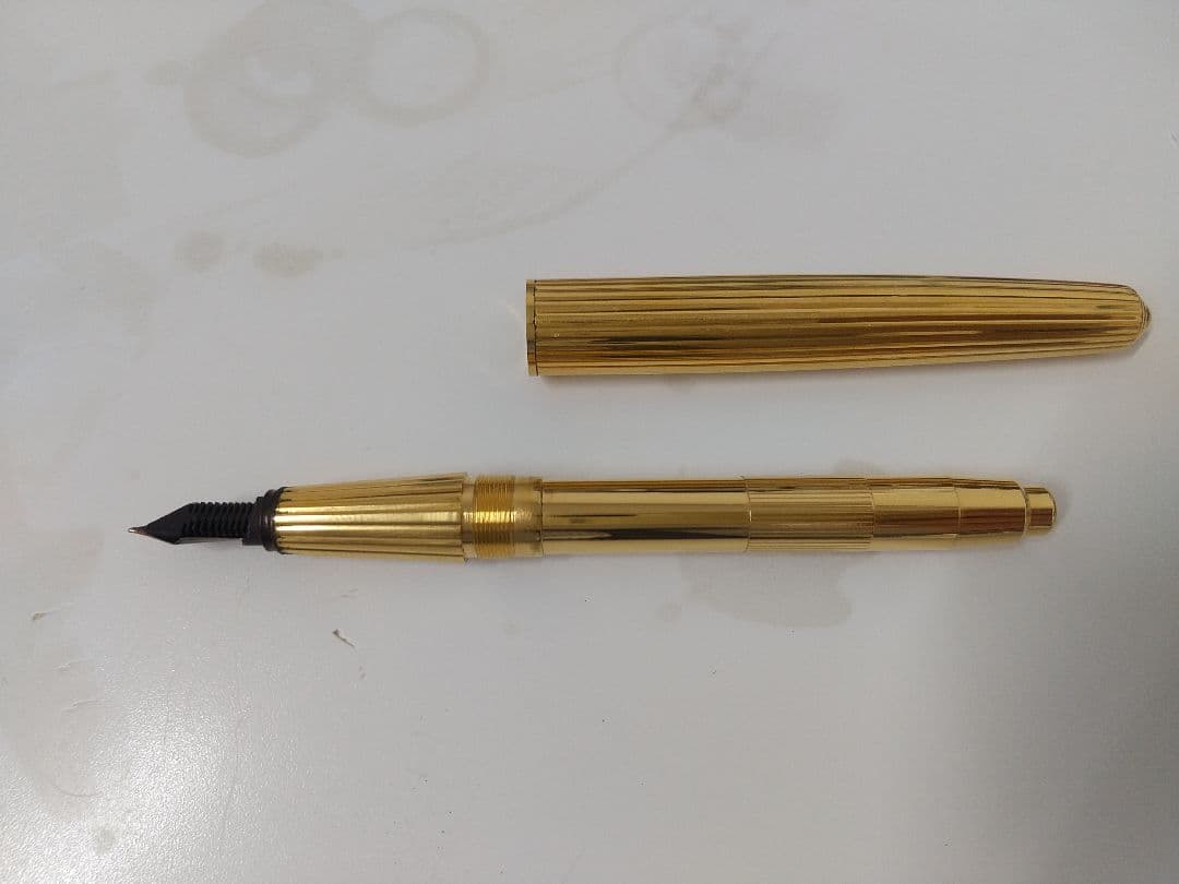 Cartier 万年筆 ゴールド