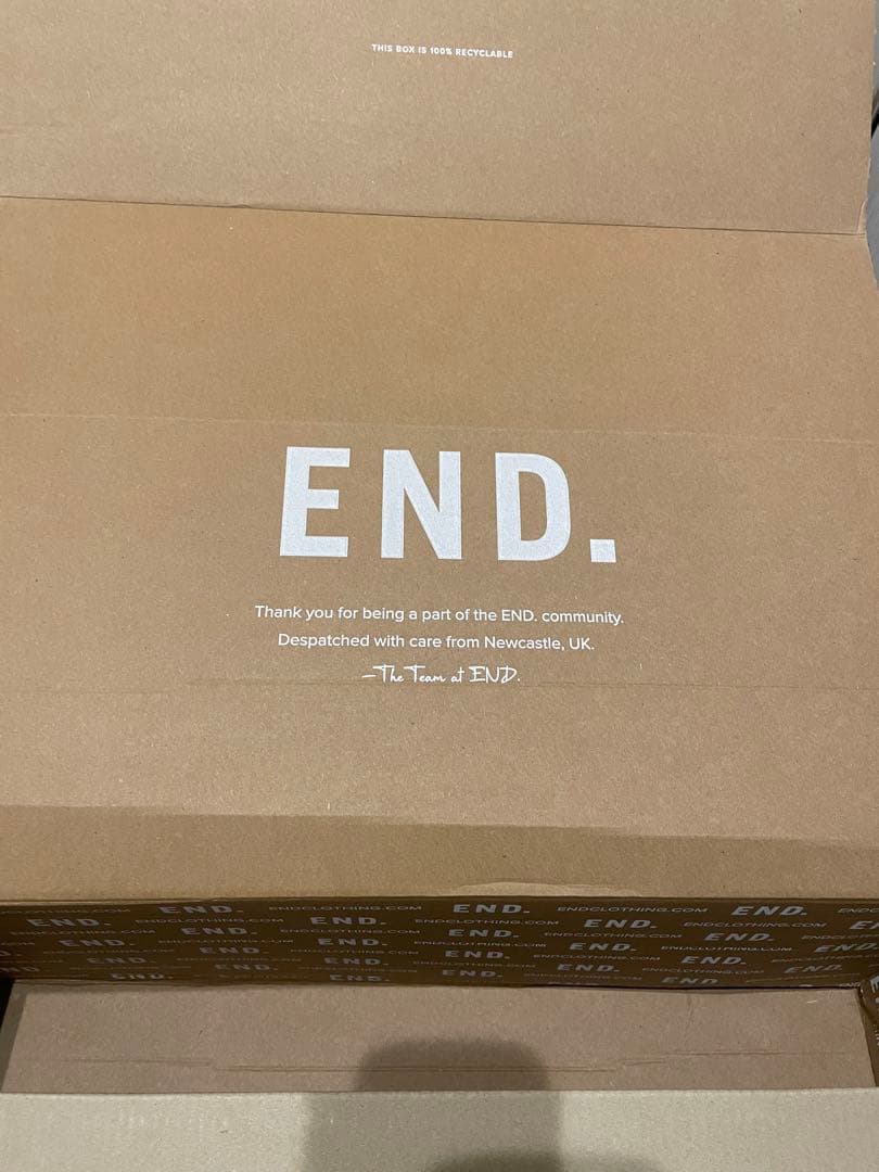 クラークスオリジナルズ　ワラビー　ビームス　エンド　スキークラブ　トリプルコラボ