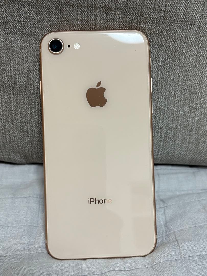 Apple iPhone 8 ゴールド 本体　箱、未使用イヤホン付き