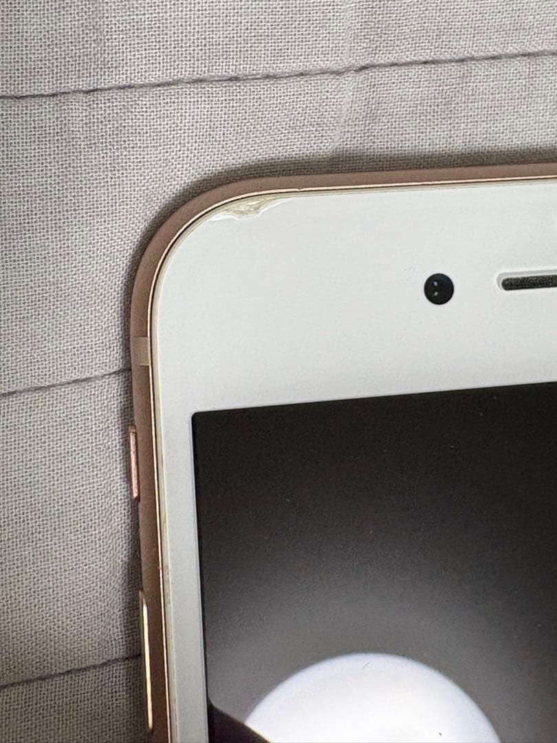 Apple iPhone 8 ゴールド 本体　箱、未使用イヤホン付き