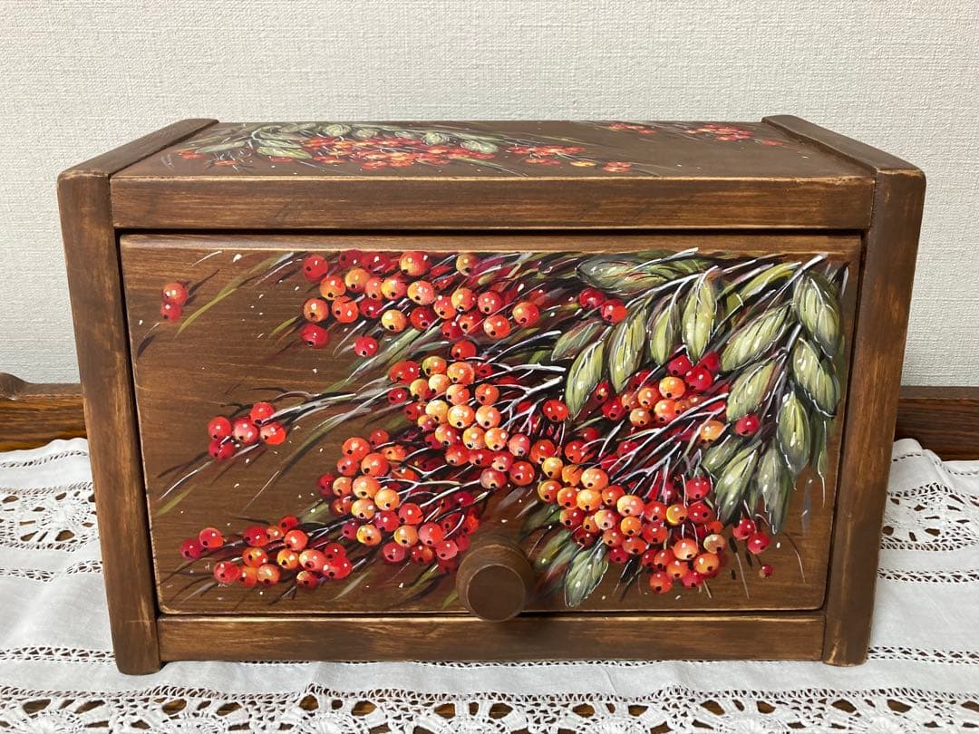 ロシア雑貨☆『ナナカマド』木製収納box ガリーナ作 マトリョーシカ リャビーナ