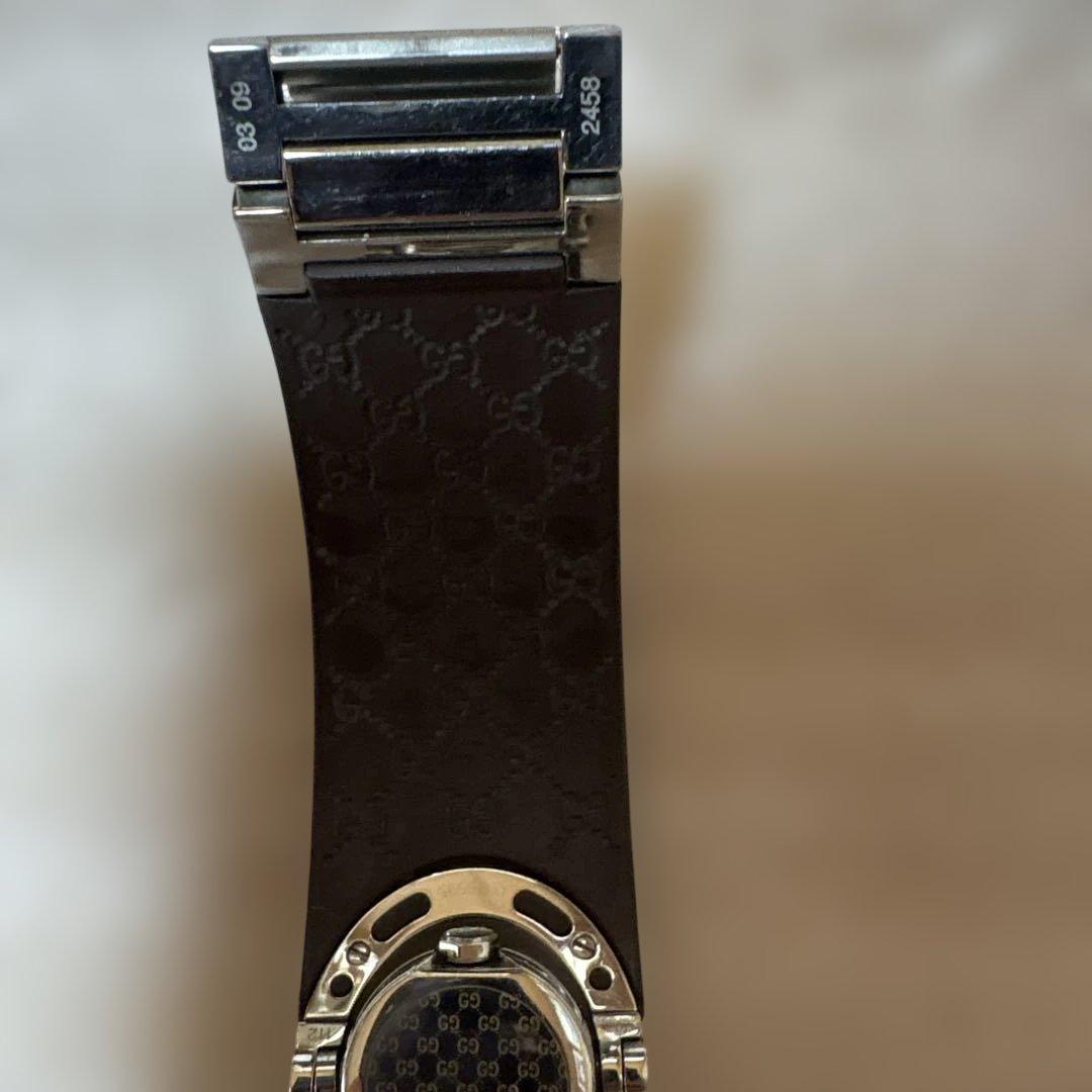 GUCCI トワール　バングルウォッチ　ターンフェイス時計
