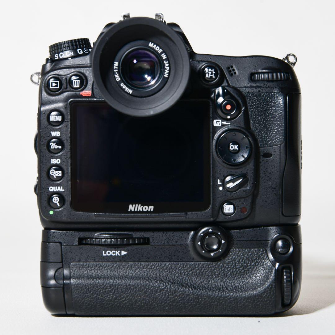 Nikon D7000 18-105mm レンズキット バッテリー2個・グリップ