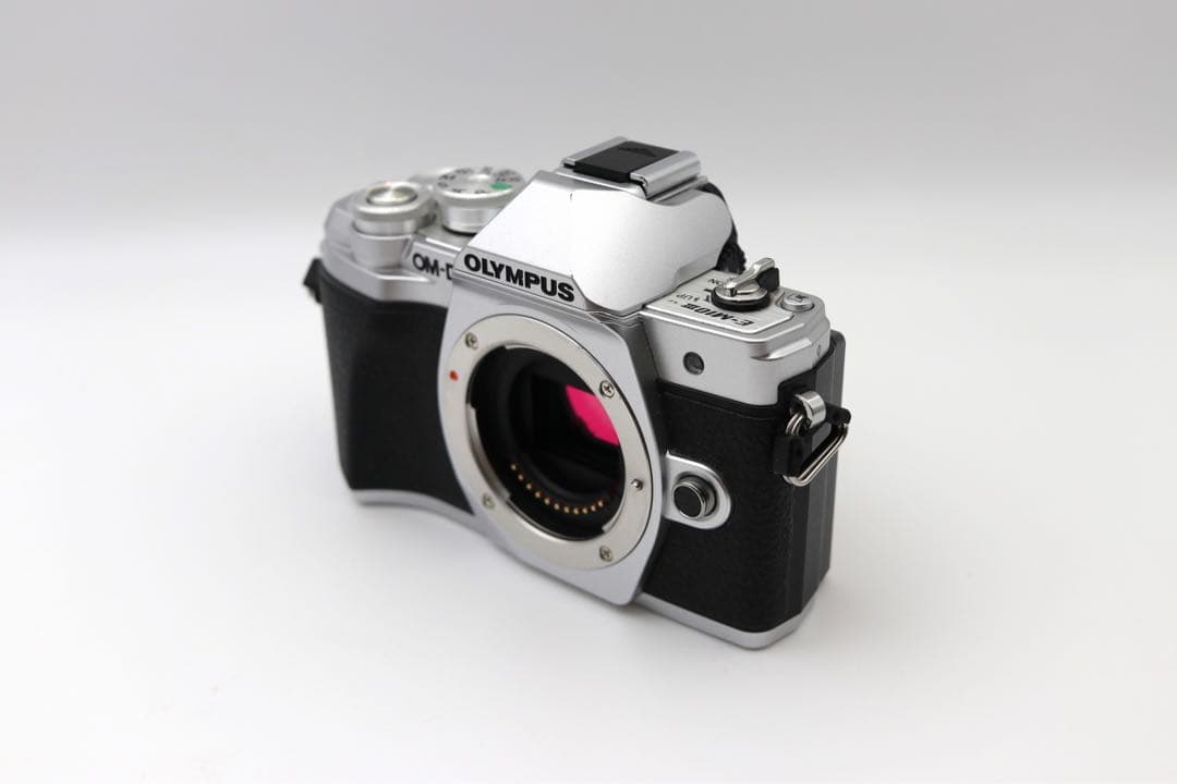 ☆美品【OLYMPUS】OM-D E-M10 MarkIII + 14-42mm