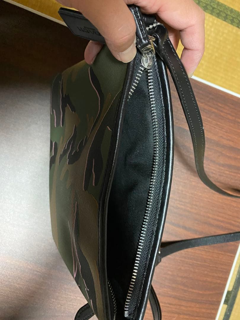コーチ　迷彩 ショルダーバッグ ファスナー式