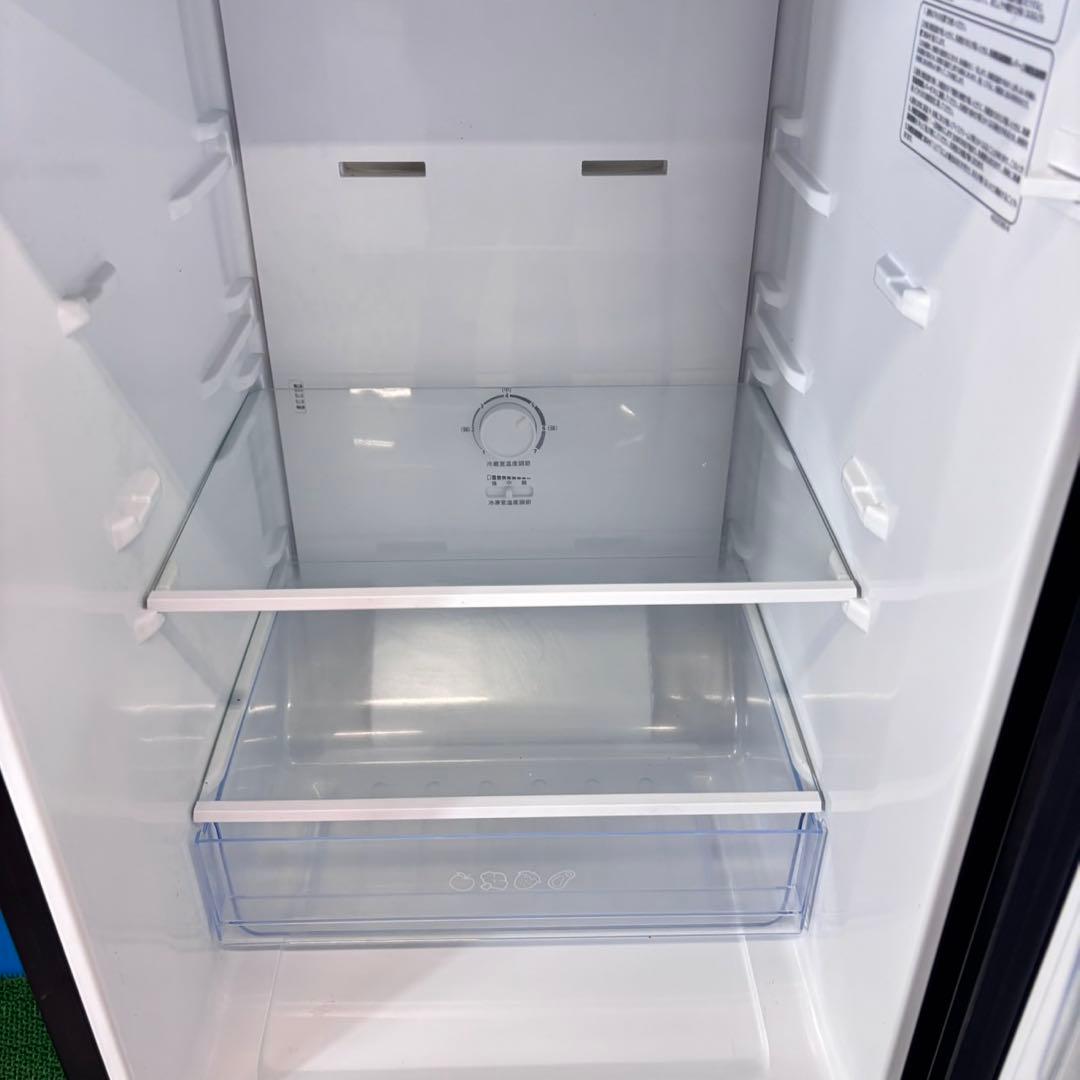 735 ブラックカラー　2023年製　冷蔵庫　100L〜200L 小型一人暮らし