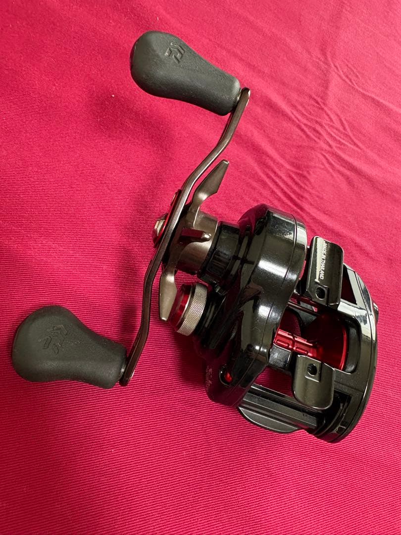 ダイワ タトゥーラ HDカスタム 7.3R 右ハンドル ベイトリール TWS