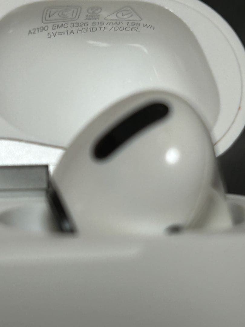 AirPods Pro 第一世代　ワイヤレス充電ケース付き